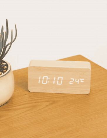 RELOJ DESPERTADOR "GAMIEL", MADERA Y COB
