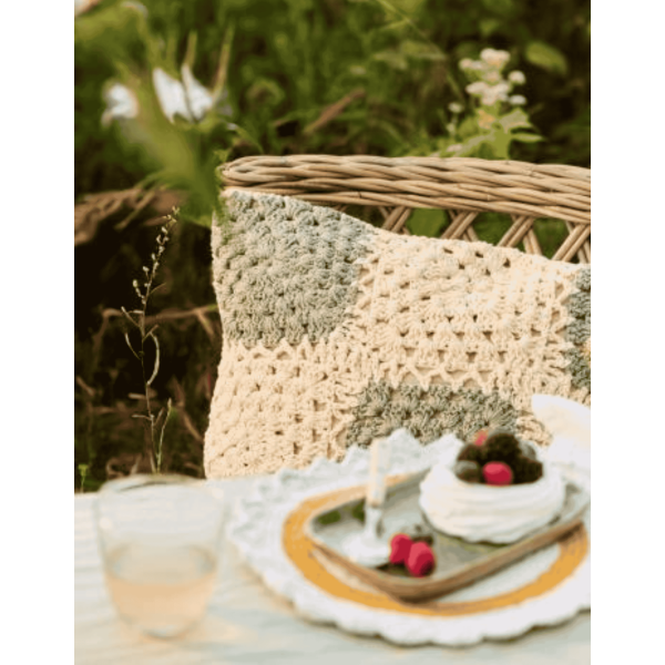 FUNDA COJÍN DE GANCHILLO CREMA/VERDE