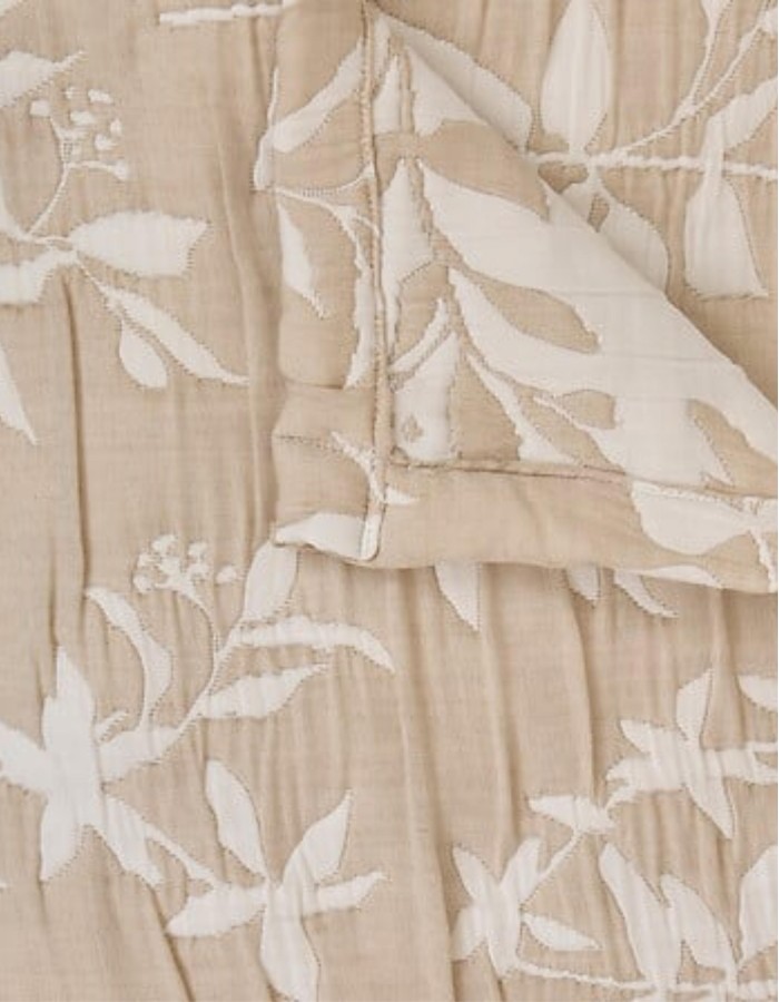 COLCHA DE FLORES 240X260 BEIGE LINO