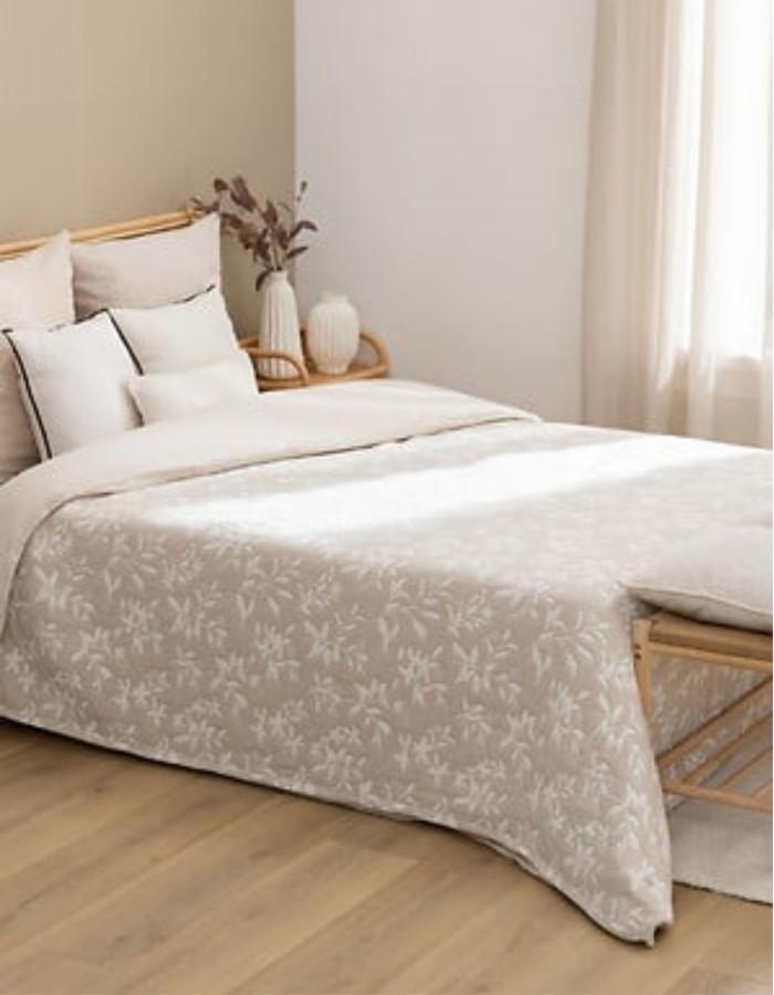 COLCHA DE FLORES 240X260 BEIGE LINO