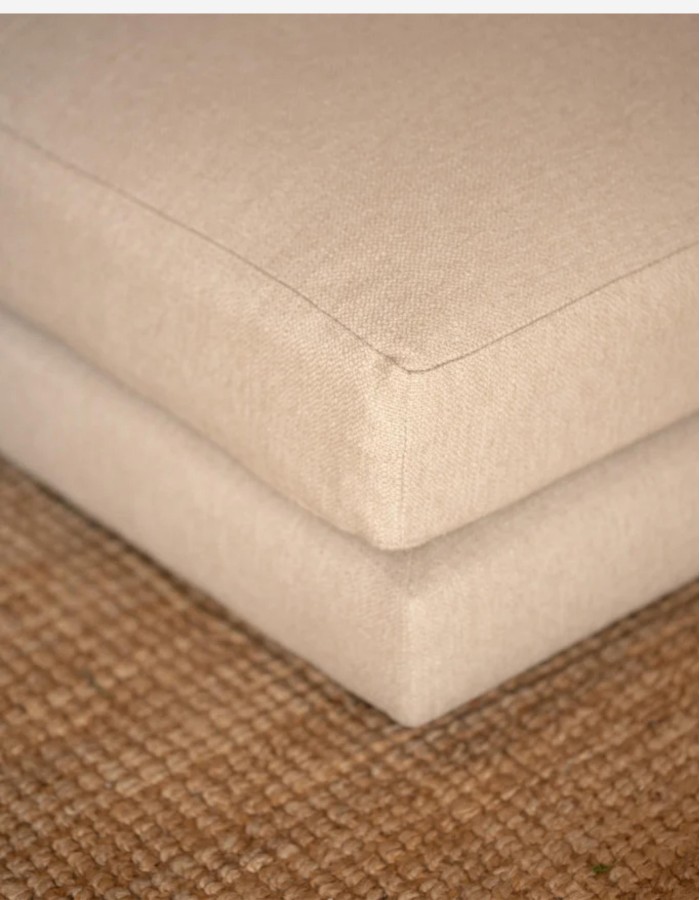 PUFF TONO BEIGE DE 96X80 CM. 