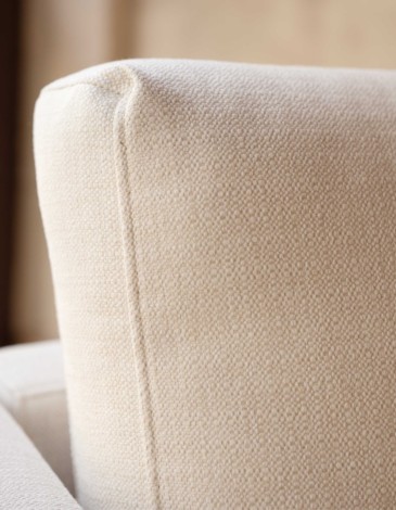 SILLÓN TONO BLANCO ROTO DE 105 CM. 
