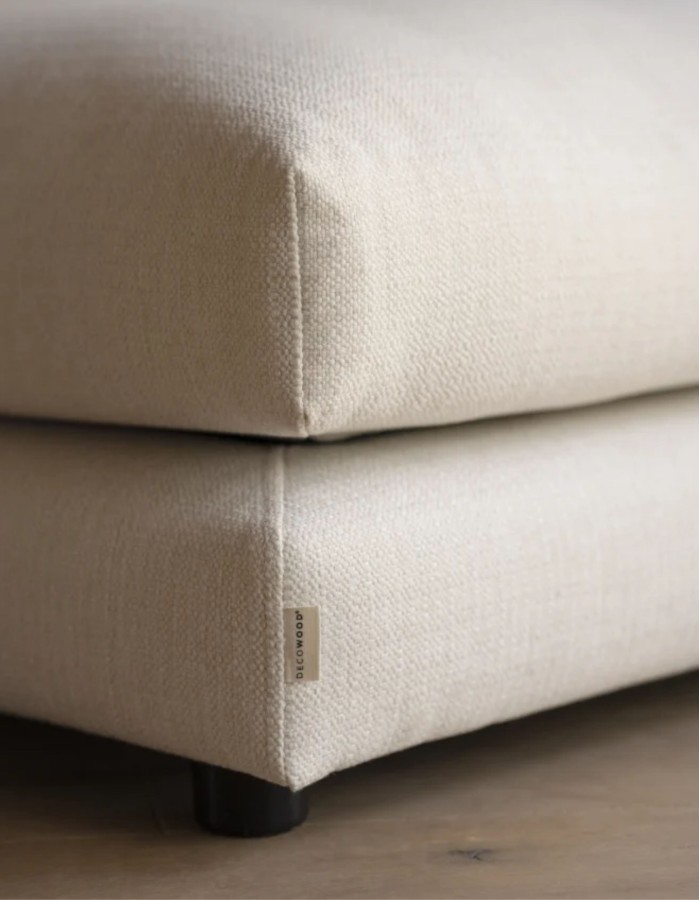PUFF BLANCO ROTO DE 97X78 CM. 