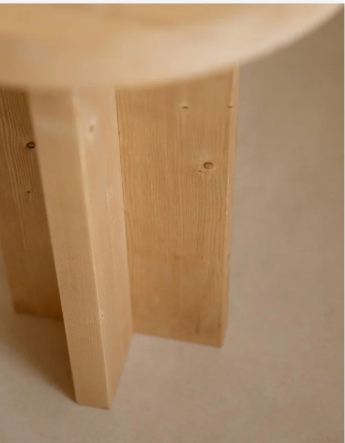 TABURETE DE MADERA MACIZA EN TONO ROBLE MEDIO DE 4