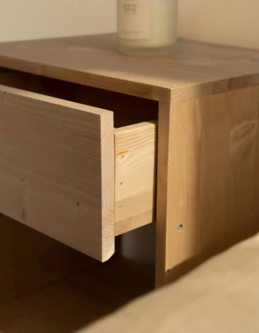 MESITA DE NOCHE DE MADERA MACIZA CON UN CAJÓN EN T
