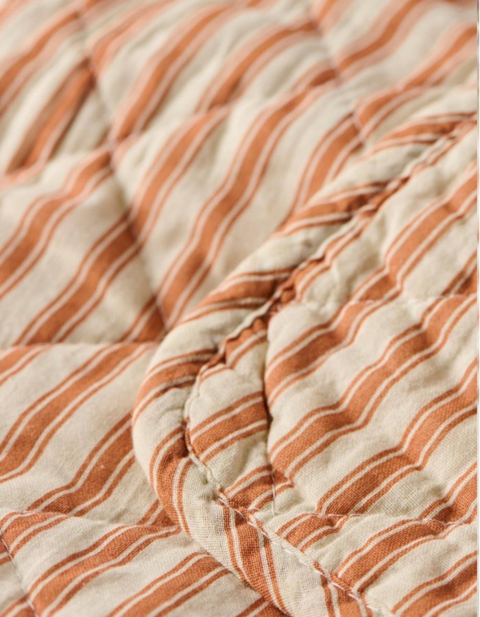 COLCHA 130X180 COLOR ARENA C/ RAYAS OCRE